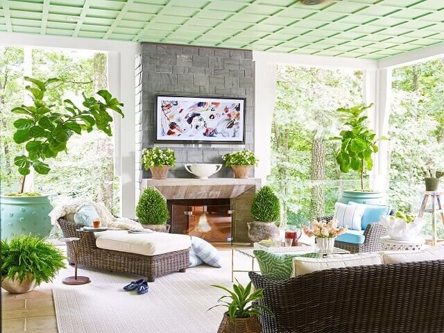 Beautiful Built-in Perfect Porch